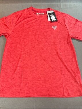 Ariat tek men’s red charger, vertical flag short sleeve T-shirt, size medium